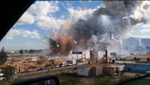 Gigantesque explosion sur un marché de feux d'artifice.