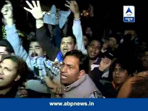 Congress workers protest outside state Congress office in Delhi for supporting AAP