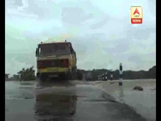 Télécharger la video: 3 persons swept away in flood at Luvpur of Birbhum