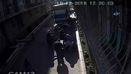 Sopalı bıçaklı asansör kavgası kamerada