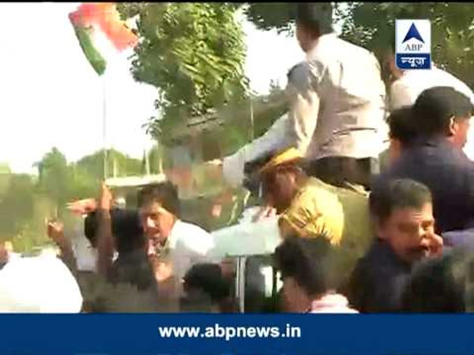Huge support for Rahul Gandhi as he attends You...
