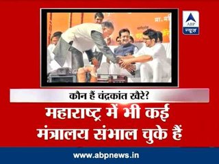 Chandrakant Khaire greets Aditya Thackeray by touching his leg