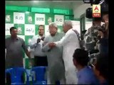 Lalu-Nitish hugs each other after massive victory in Bihar
