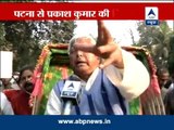 Lalu takes ride on rickshaw to call on governor, slams Nitish