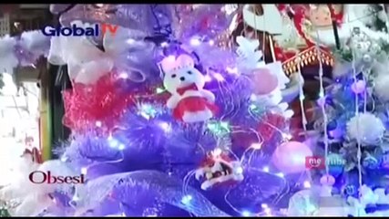 Stefan-Celine Berburu Pernak-pernik Natal