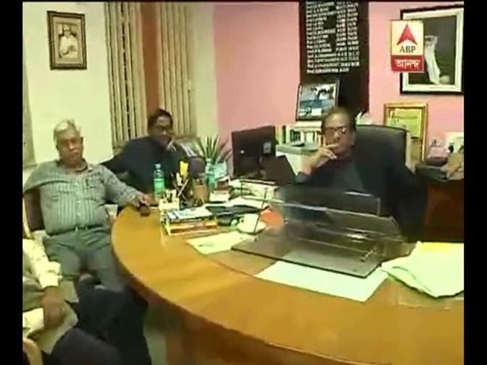 Students gherao JU VC over holding of students' union polls