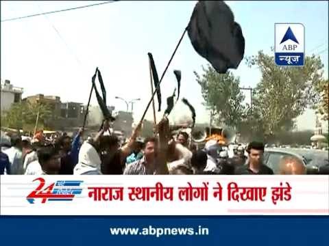 Kejriwal shown black flags during Faridabad roadshow