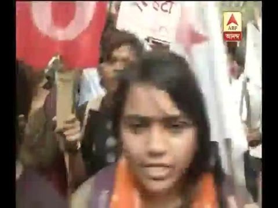 rally of left students organisation in jadavpur university to protest tearing of posters a