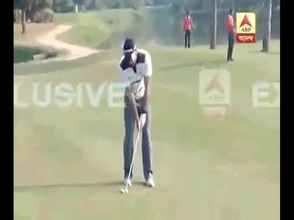 Cricketer Dhoni turns Golfer