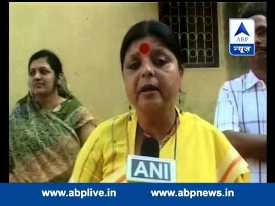 Cong leader Deepa Dasmunsi casts vote