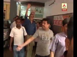 CPM activists vent their anger at state headquarter, Alimuddin Street as they are reported