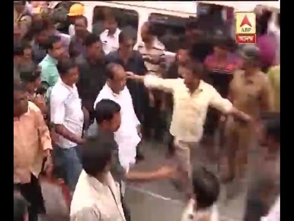 Vivekananda Flyover Collapse: Mayor, Fire  Brigade Minister rushes to spot