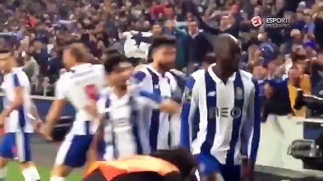 A loucura no golo de Danilo frente ao Chaves