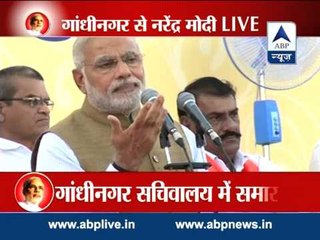Narendra Modi addresses audience at Gandhinagar