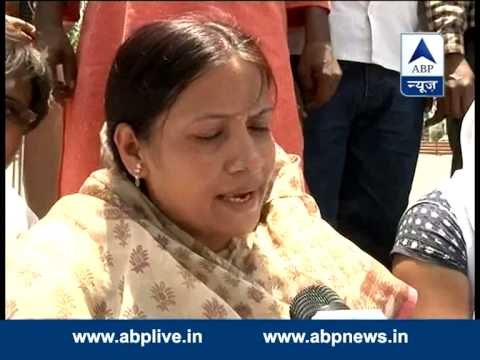 Demonstrations calling for Nitish to take back resignation, outside his residence