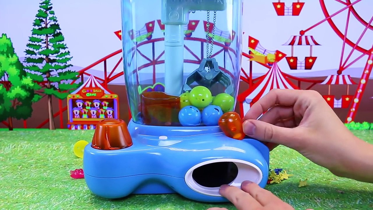 GIANT CLAW MACHINE Toy FAIL!!! Worst Toy Ever! Surprise Toys, Candy & Gumballs by DisneyCarToys