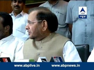 Sharad Yadav defends Smriti Irani, condemns remaks on her