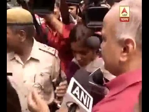 Police detain Delhi Deputy CM Manish Sisodia, AAP MLAs while attempting to surarender befo