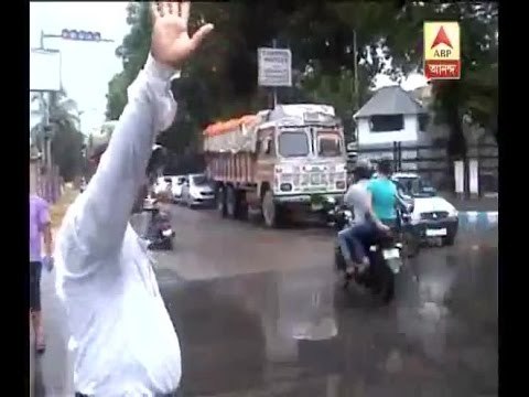 A car hit police vehicle near Nicco Park, 2 injured, driver arrested