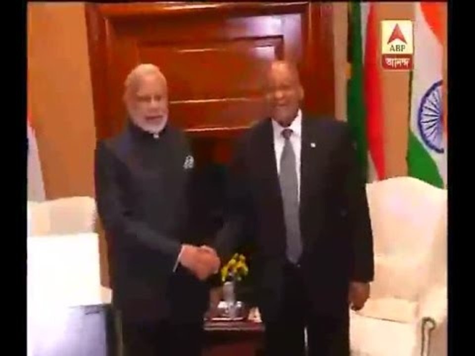 South African President Jacob Zuma welcomes PM Narendra Modi