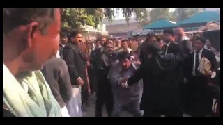 Lawyers beat citizen ahead of hearing in Multan