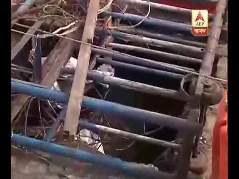 Accident at Howrah Maidan bridge, an Old man fell down from a hole of the bridge