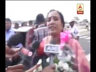 Reaction of P V Sindhu's parents after she reached Hyderabad