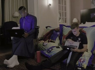 Le freestyle endiablé de Paul Pogba devant un Antoine Griezmann… médusé !