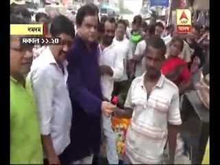 Bratya Basu presents rose to people who ignored strike and came out on the street