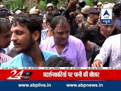 NSUI workers stage protest demanding CBI probe in Vyapam Scam