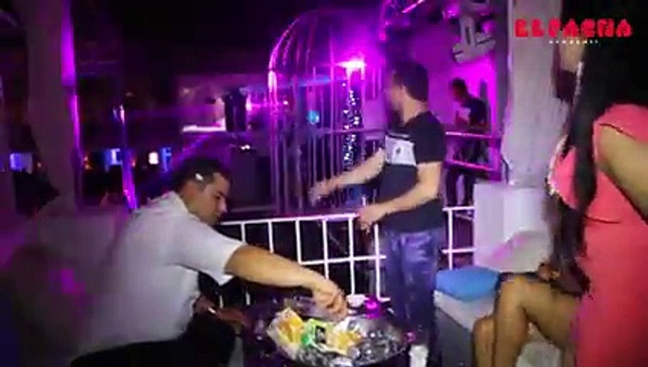 لا هاذي قالتلهم اسكتوا تفرج فلوس تونس ماشية الكل في الملهى الليلي الباشا