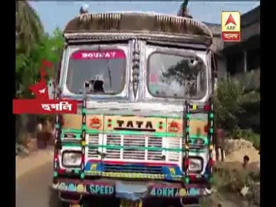 Forcefully collecting protractor on road at Uttarpara, 6 people along with police constabl