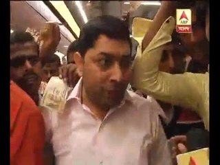Rs 500 and 1000 currency demonitised: People facing problem in Railway station: Watch