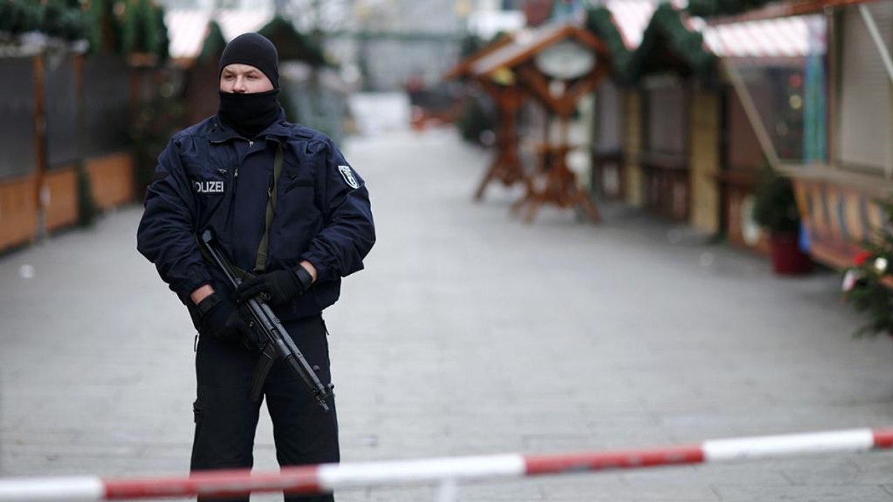 Nach Anschlag in Berlin: Europaweite Fahndung nach Tatverdächtigem