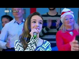 Ricardo José e Lara Ferreira na praça com o tema - natal de antigamente