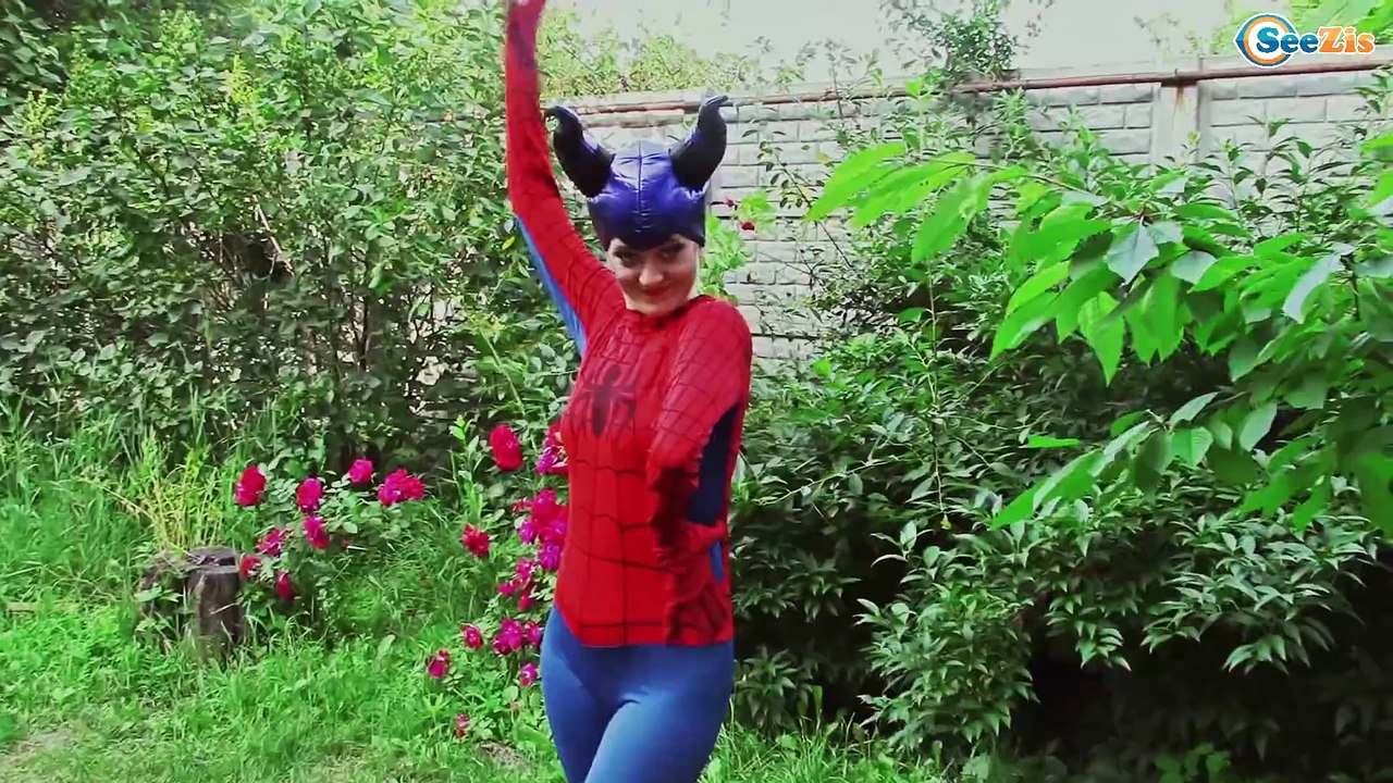 FROZEN ANNA Stuck in BUBBLE GUM! w/ FROZEN ELSA Joker Spider-man NEW Superhero EPISODES FAMILY IRL