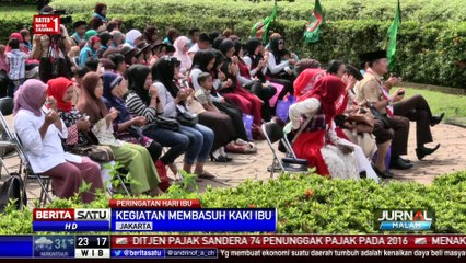Peringatan Hari Ibu Diisi Basuh Kaki Secara Massal