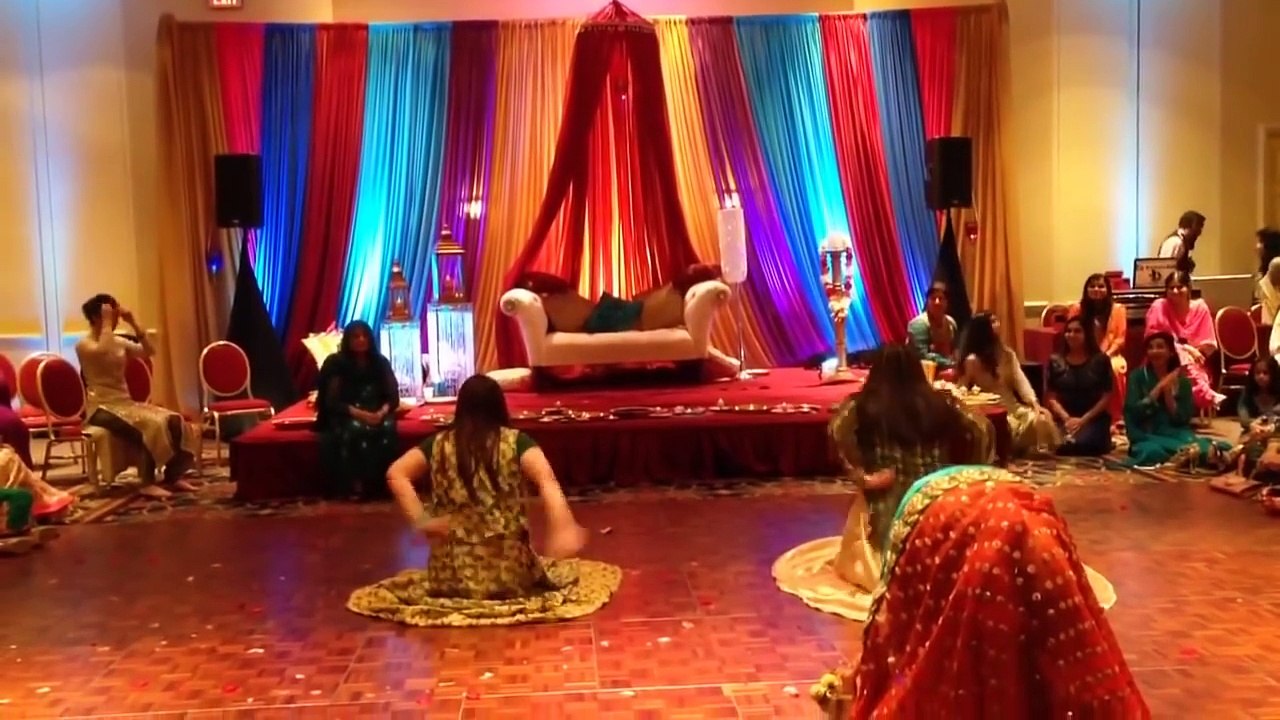 Mehandi dance pakistan very cute