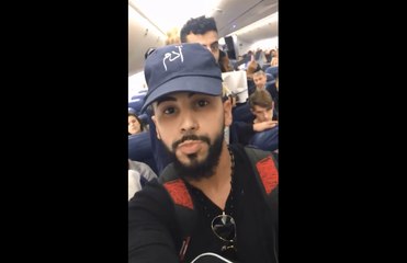 Une famille expulsée d'un avion juste parce qu'ils parlaient en Arabe.