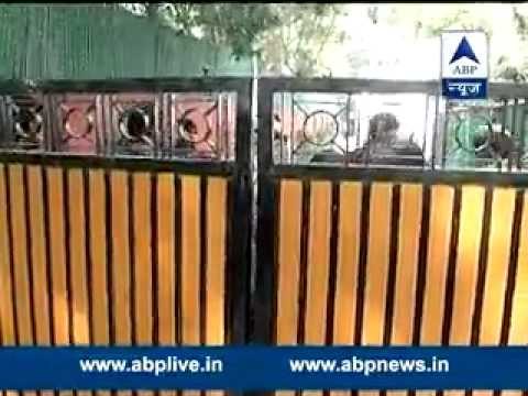 Media persons thrown out of Sakshi Maharaj's house l BJP leader refuses to answer questions