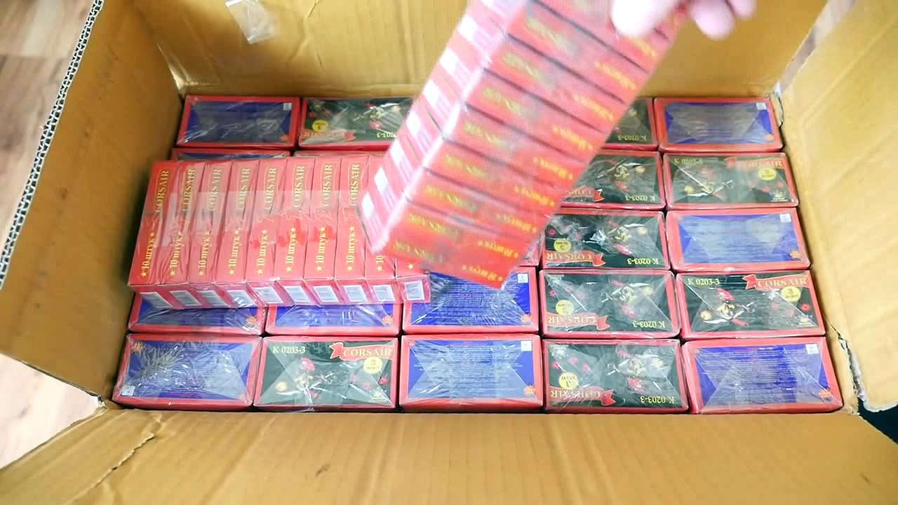 Many firecrackers explode at the same time
