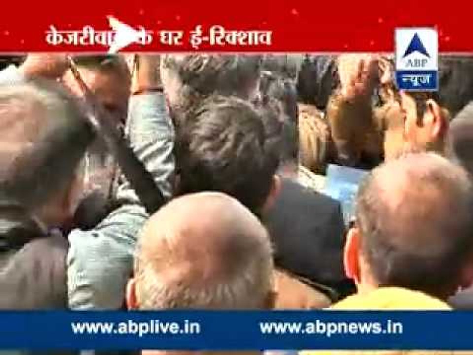 2nd day of Kejriwal's work I E-rickshaw pullers...