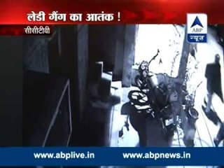 下载视频: Sansani: Lady gang caught in CCTV  in Delhi