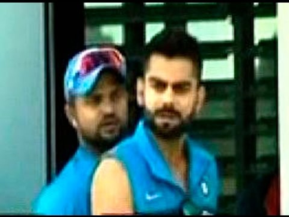 Virat Kohli abuses journalist I upset with an article published about Anushka