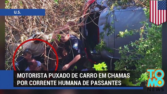 Carro em chamas causa uma reação em cadeia em passantes.