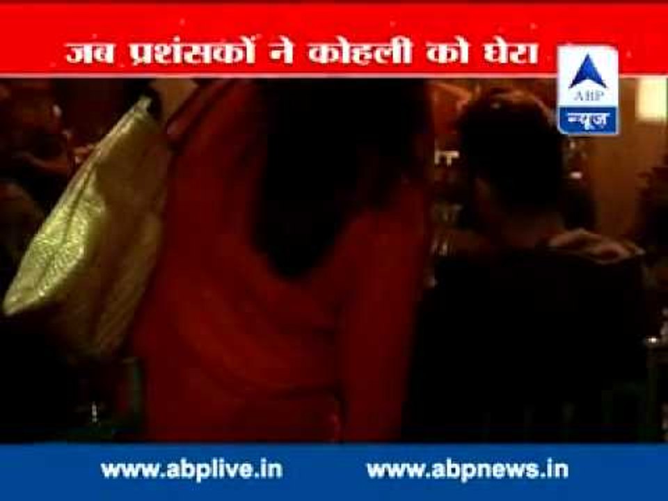 Virat Kohli in Hamilton I Fans caught Virat in a restaurant I clicked selfies