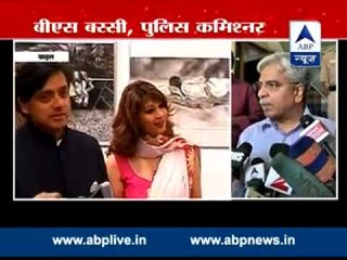 Delhi police receives report on contents of Sunanda's mobiles
