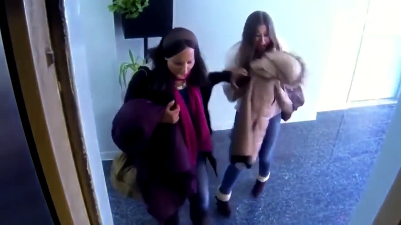 ESSAYEZ DE NE PAS RIRE #58 ! - Blague du fantôme dans l'ascenseur