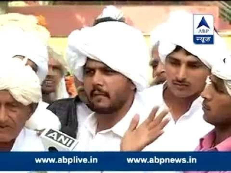 Farmers reach Rahul Gandhi's home to discuss Land Bill