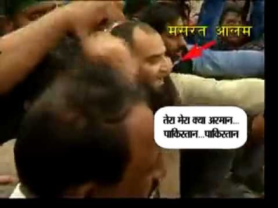 Separatist leader Masarat Alam waves Pakistani flag in Srinagar, raises Pro-Pakistan slogans